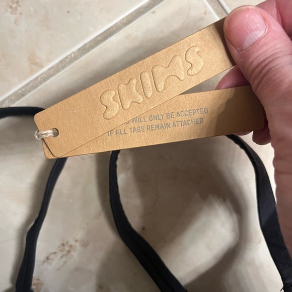 SKIMS Fits Everybody T-Shirt Bra - Picture 6 of 11